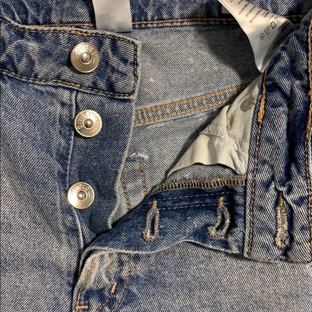 H&M High Rise Distressed Shorts - Picture 3 of 3